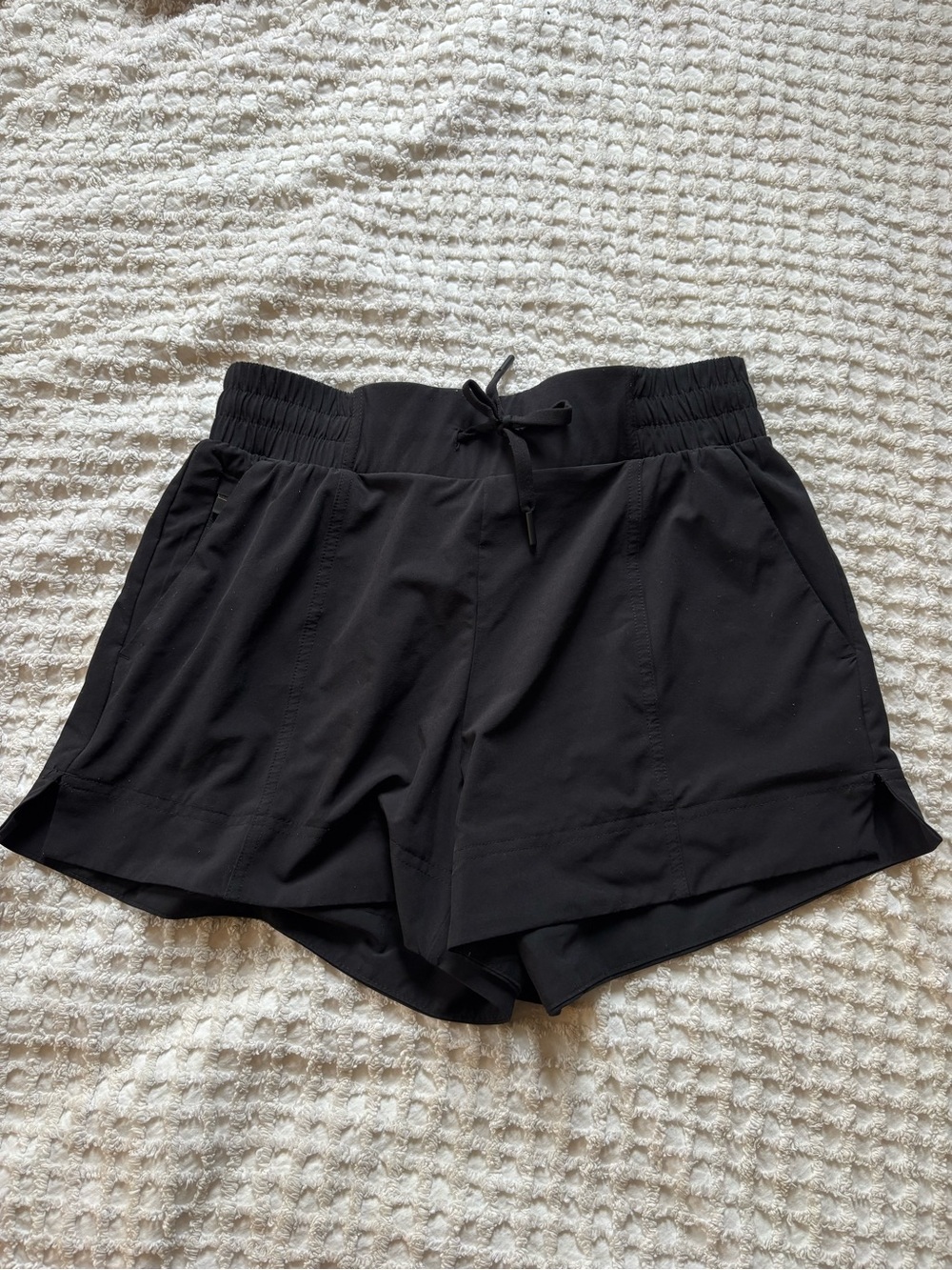 Black Women's all in motion Pull-On Shorts